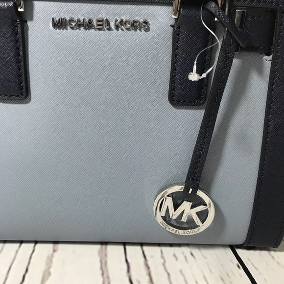 NWT Michael Kors Signature Small Dillon - Picture 2 of 8